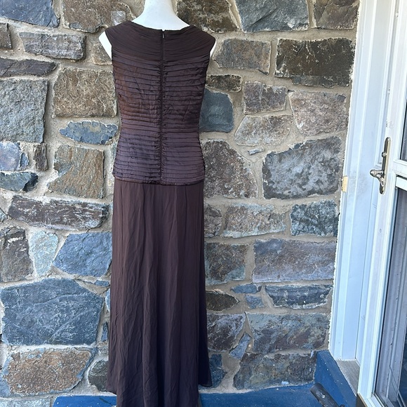 NWOT Tadashi Shoji Collection Silk Chiffon MOTB Dress Brown Pleated Gown size 12 - Picture 6 of 8